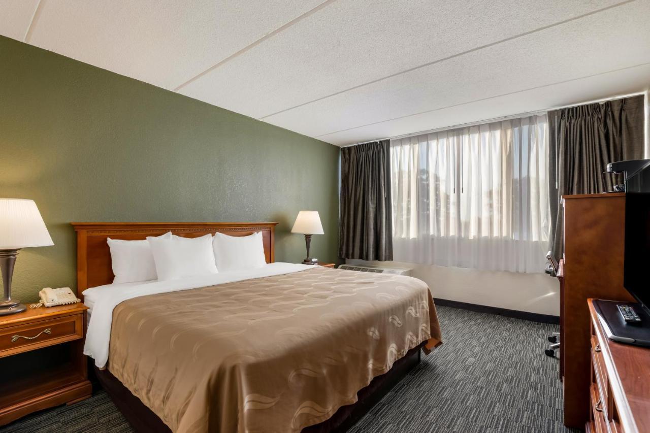Quality Inn Джолиет Екстериор снимка