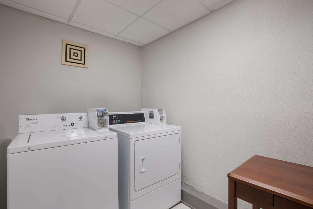 Quality Inn Джолиет Екстериор снимка
